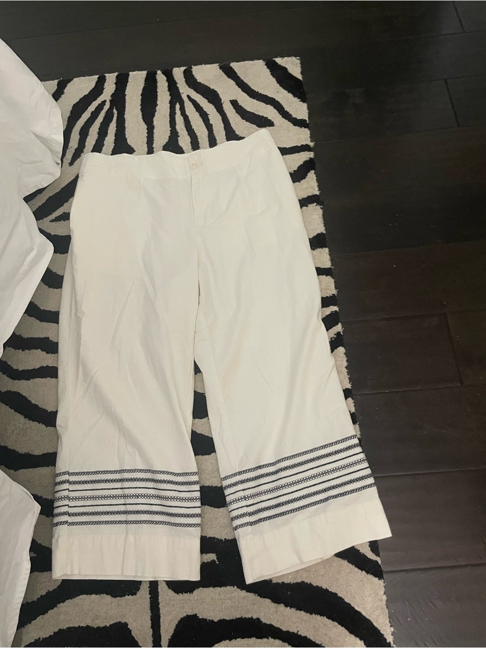 Joan Rivers winter white  linen blend pants with bottom detail. Size L.